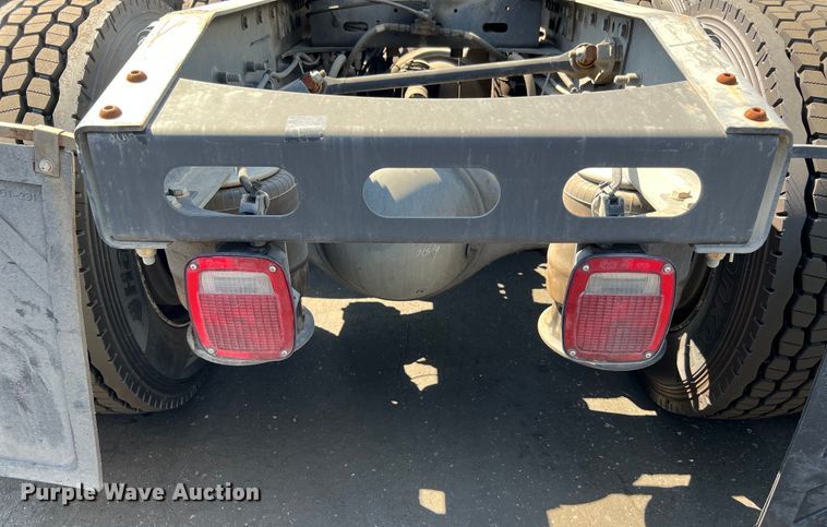 image for item MF9974 2012 Freightliner Cascadia 125  semi truck