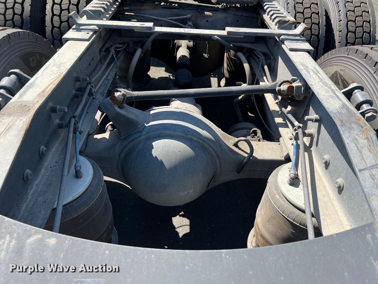 image for item MF9974 2012 Freightliner Cascadia 125  semi truck