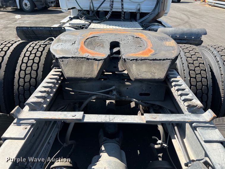 image for item MF9974 2012 Freightliner Cascadia 125  semi truck