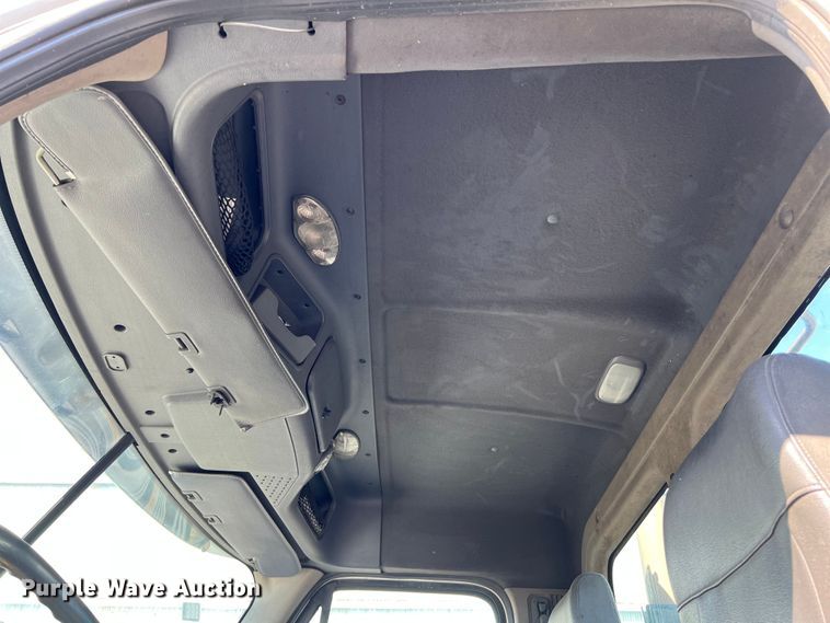 image for item MF9974 2012 Freightliner Cascadia 125  semi truck