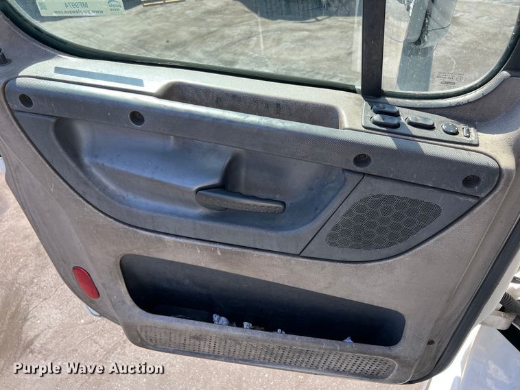 image for item MF9974 2012 Freightliner Cascadia 125  semi truck