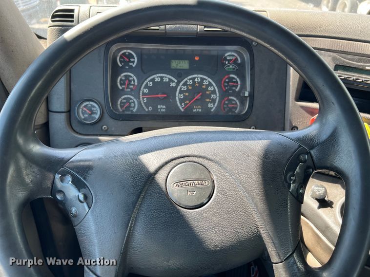 image for item MF9974 2012 Freightliner Cascadia 125  semi truck