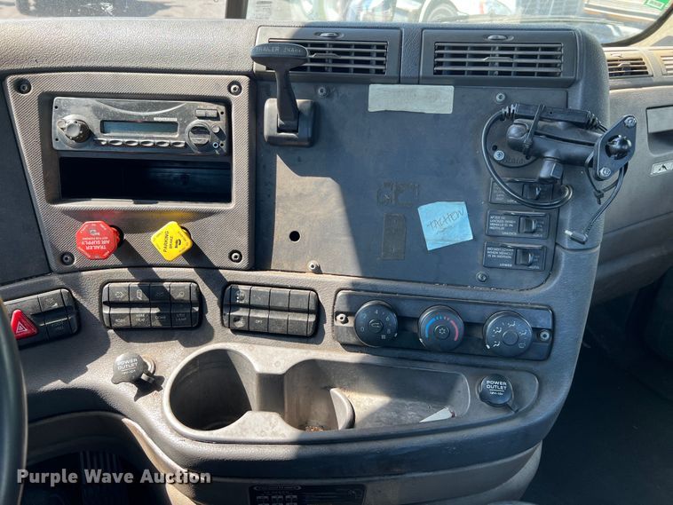 image for item MF9974 2012 Freightliner Cascadia 125  semi truck