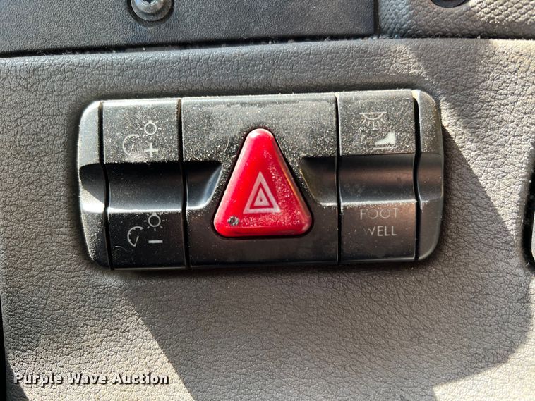 image for item MF9974 2012 Freightliner Cascadia 125  semi truck