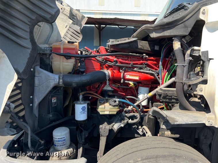 image for item MF9974 2012 Freightliner Cascadia 125  semi truck