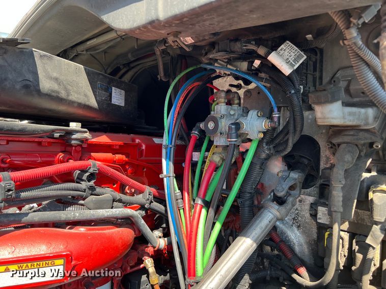 image for item MF9974 2012 Freightliner Cascadia 125  semi truck