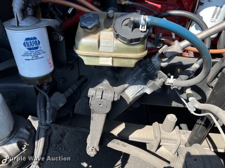 image for item MF9974 2012 Freightliner Cascadia 125  semi truck