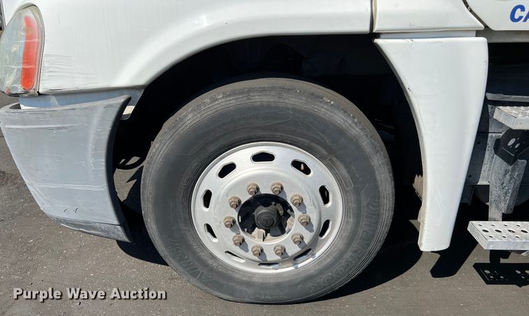 image for item MF9974 2012 Freightliner Cascadia 125  semi truck