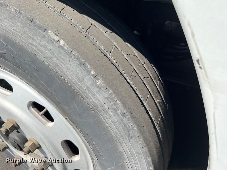 image for item MF9974 2012 Freightliner Cascadia 125  semi truck