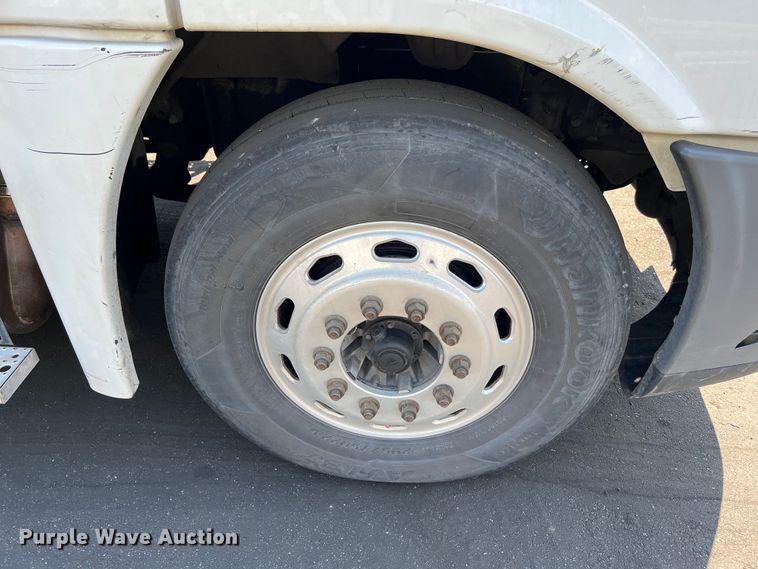 image for item MF9974 2012 Freightliner Cascadia 125  semi truck