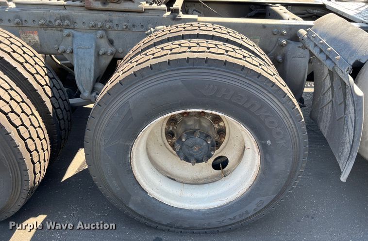 image for item MF9974 2012 Freightliner Cascadia 125  semi truck