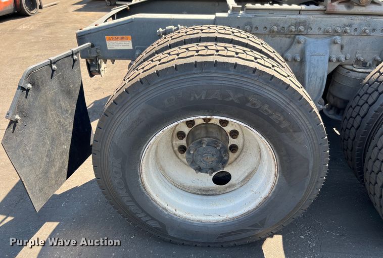 image for item MF9974 2012 Freightliner Cascadia 125  semi truck