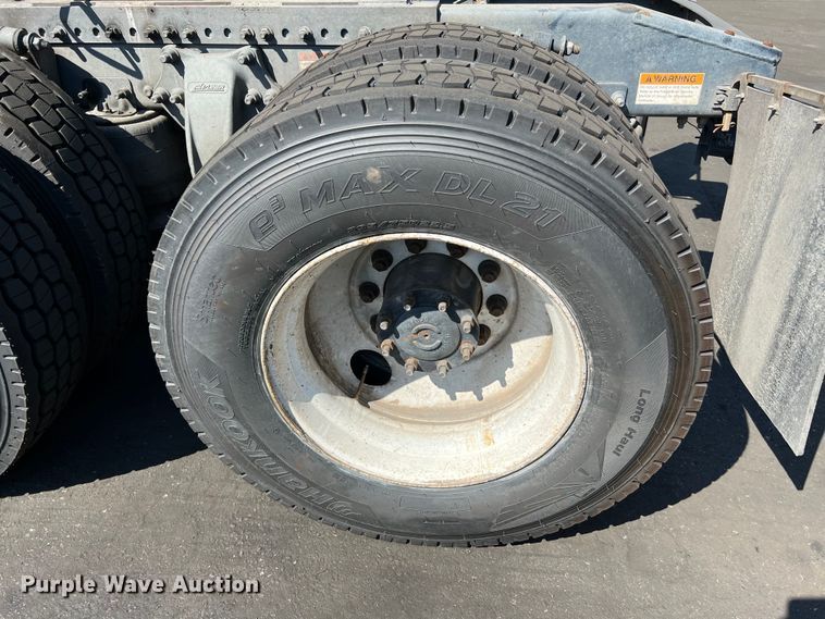 image for item MF9974 2012 Freightliner Cascadia 125  semi truck