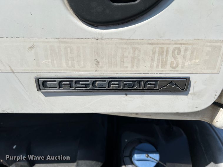 image for item MF9974 2012 Freightliner Cascadia 125  semi truck