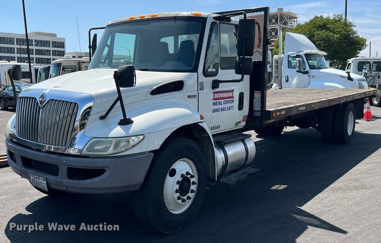 image for item MF9975 2013 International DuraStar 4300  flatbed truck