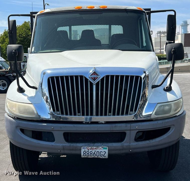 image for item MF9975 2013 International DuraStar 4300  flatbed truck
