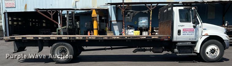 image for item MF9975 2013 International DuraStar 4300  flatbed truck