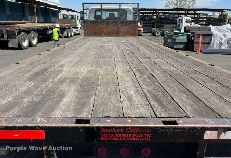 image for item MF9975 2013 International DuraStar 4300  flatbed truck