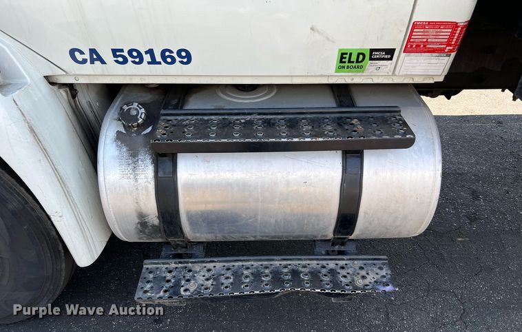 image for item MF9975 2013 International DuraStar 4300  flatbed truck