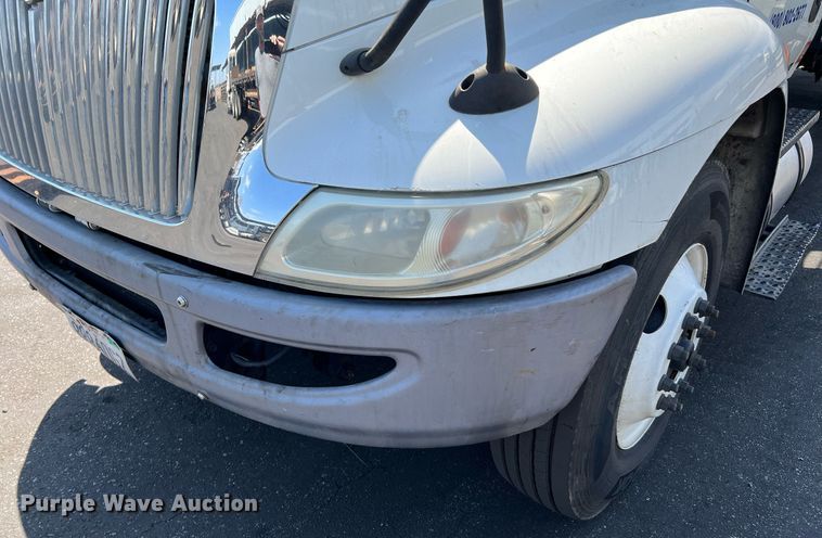 image for item MF9975 2013 International DuraStar 4300  flatbed truck