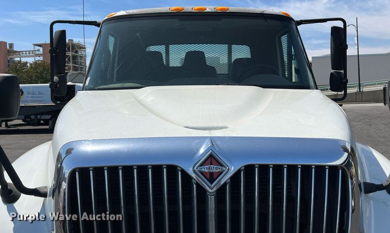 image for item MF9975 2013 International DuraStar 4300  flatbed truck