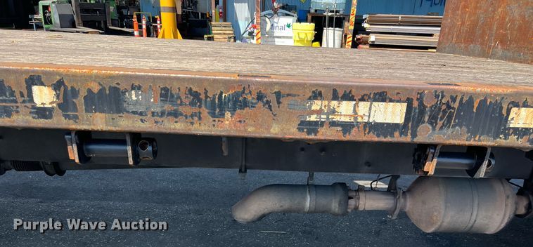 image for item MF9975 2013 International DuraStar 4300  flatbed truck