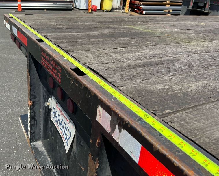 image for item MF9975 2013 International DuraStar 4300  flatbed truck