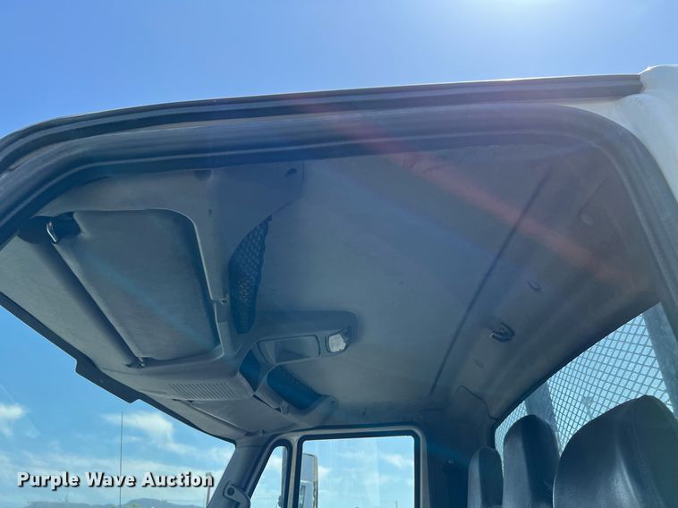 image for item MF9975 2013 International DuraStar 4300  flatbed truck