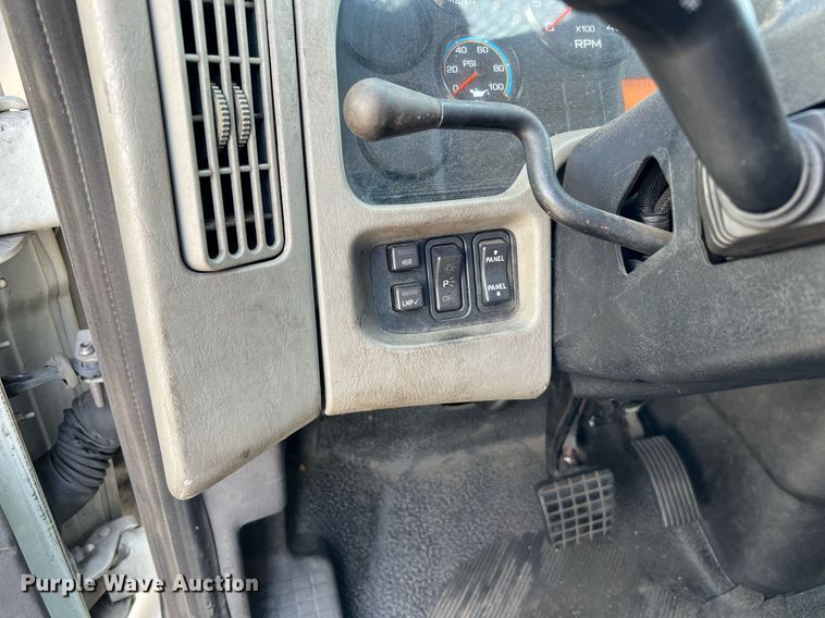 image for item MF9975 2013 International DuraStar 4300  flatbed truck