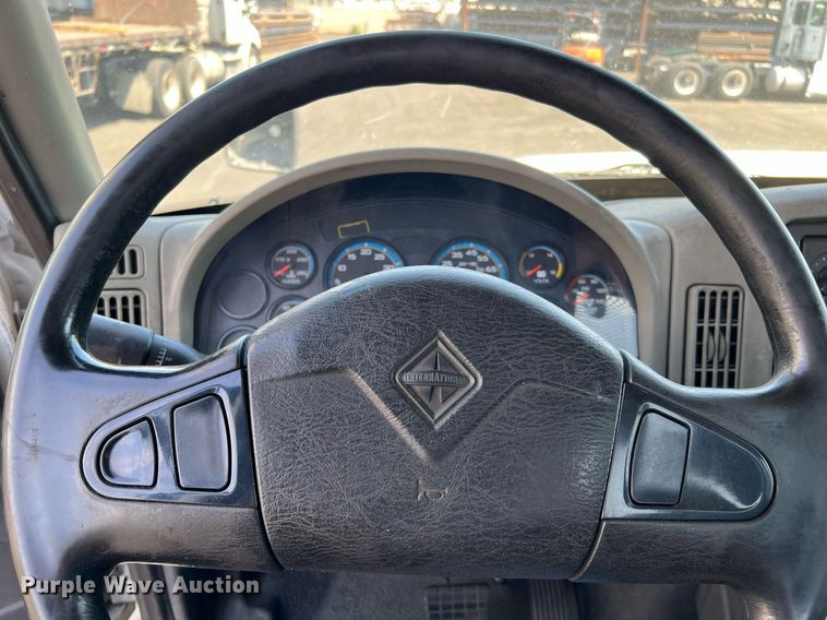 image for item MF9975 2013 International DuraStar 4300  flatbed truck