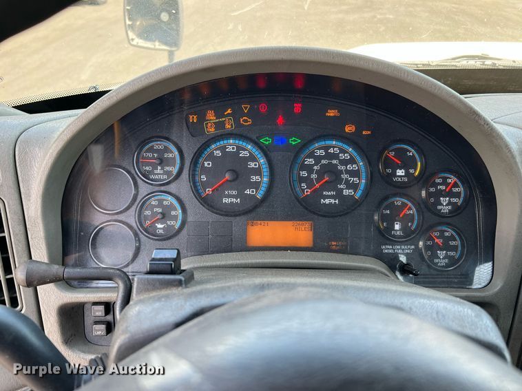 image for item MF9975 2013 International DuraStar 4300  flatbed truck