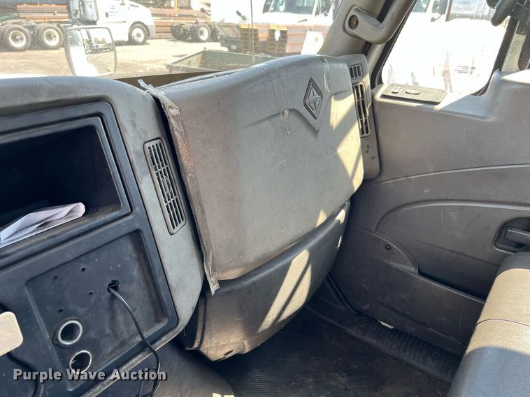 image for item MF9975 2013 International DuraStar 4300  flatbed truck