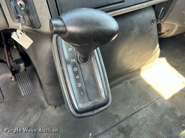 image for item MF9975 2013 International DuraStar 4300  flatbed truck