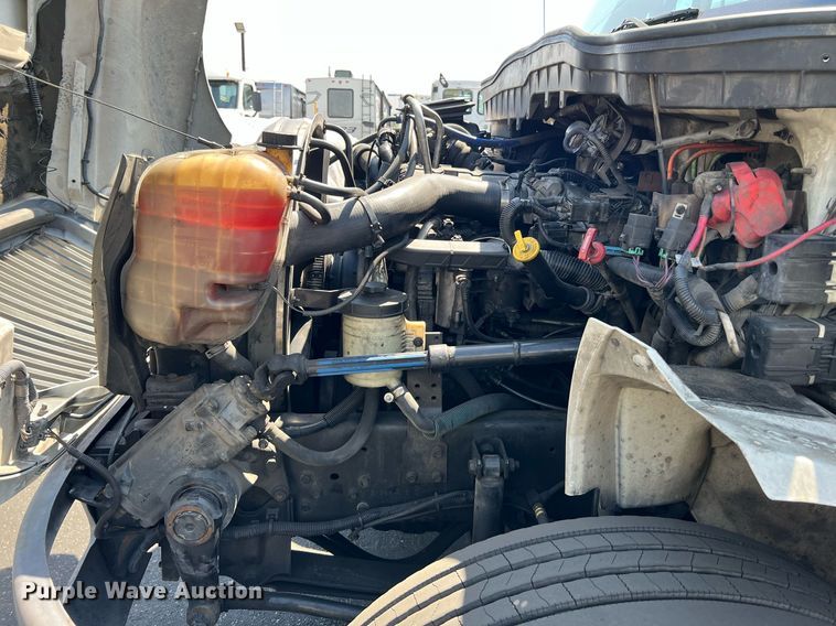 image for item MF9975 2013 International DuraStar 4300  flatbed truck