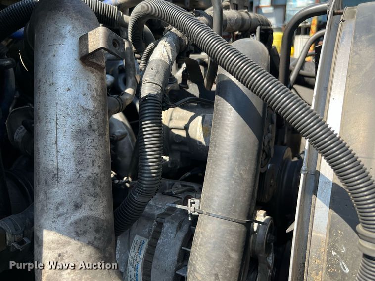 image for item MF9975 2013 International DuraStar 4300  flatbed truck