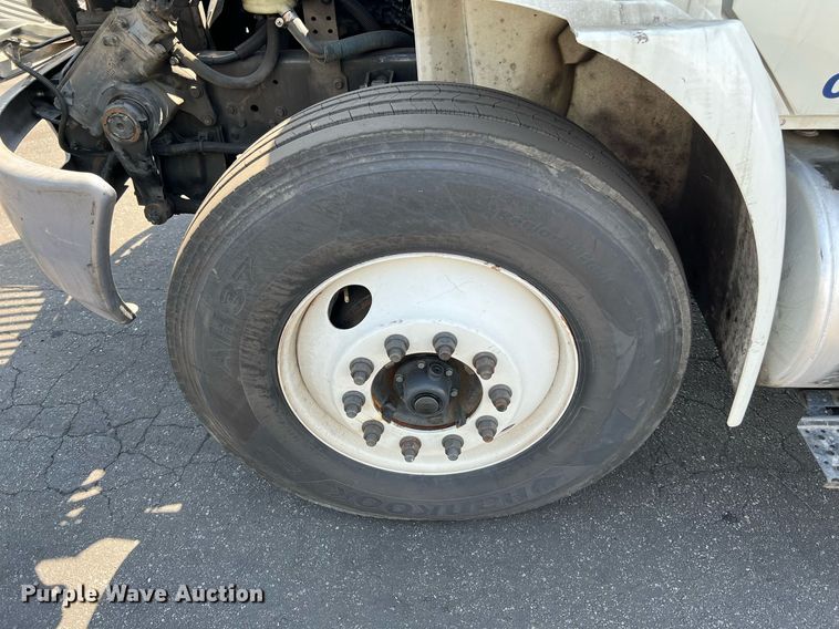 image for item MF9975 2013 International DuraStar 4300  flatbed truck