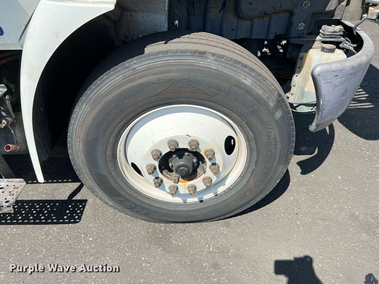 image for item MF9975 2013 International DuraStar 4300  flatbed truck