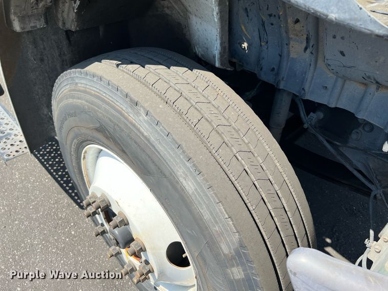 image for item MF9975 2013 International DuraStar 4300  flatbed truck