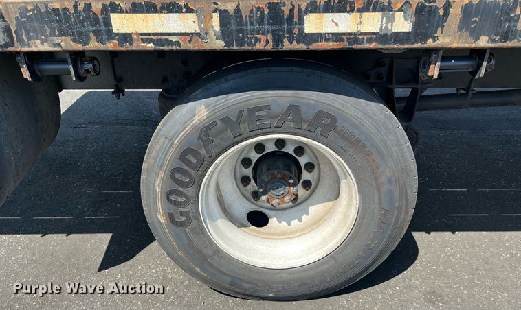 image for item MF9975 2013 International DuraStar 4300  flatbed truck