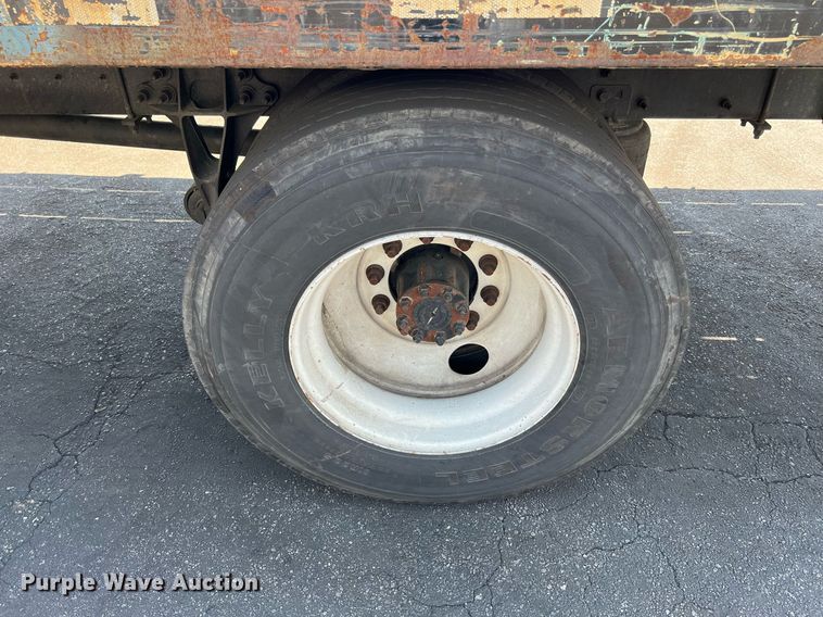 image for item MF9975 2013 International DuraStar 4300  flatbed truck