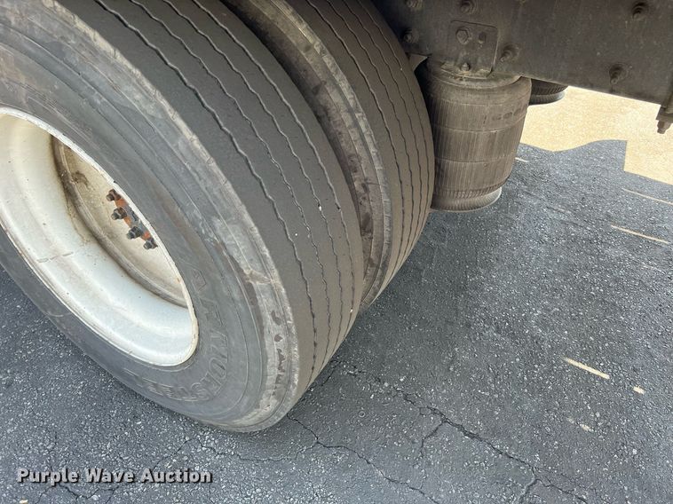 image for item MF9975 2013 International DuraStar 4300  flatbed truck