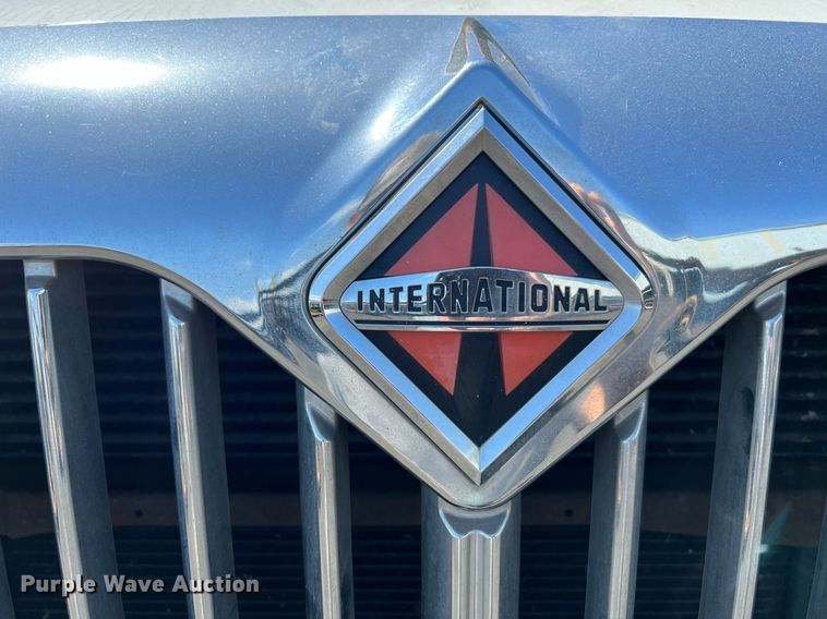 image for item MF9975 2013 International DuraStar 4300  flatbed truck