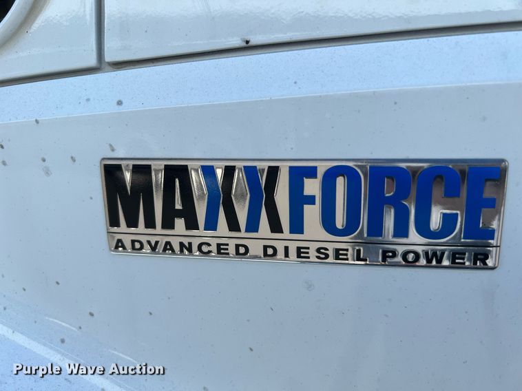 image for item MF9975 2013 International DuraStar 4300  flatbed truck