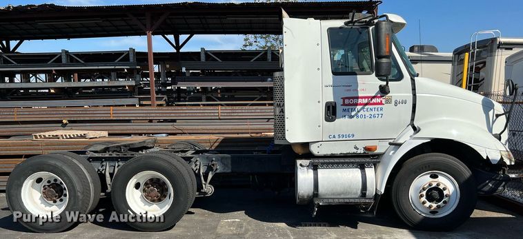 image for item MF9976 2003 International 8600  semi truck