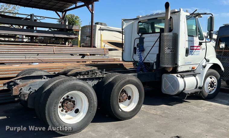 image for item MF9976 2003 International 8600  semi truck