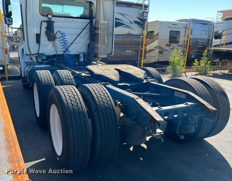 image for item MF9976 2003 International 8600  semi truck