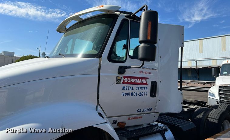 image for item MF9976 2003 International 8600  semi truck