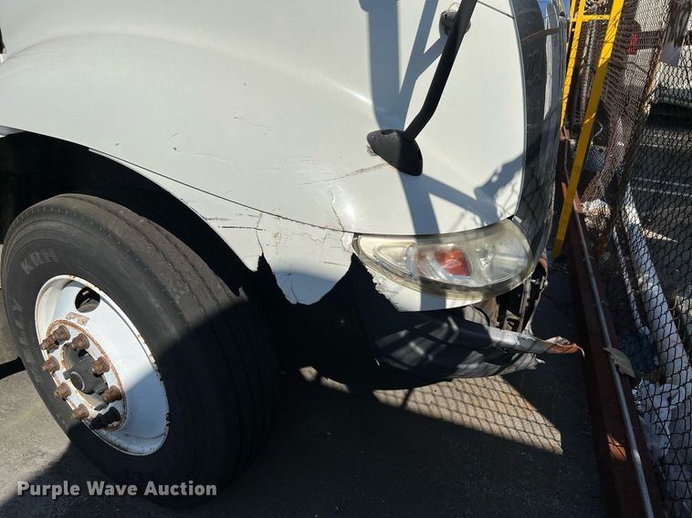 image for item MF9976 2003 International 8600  semi truck