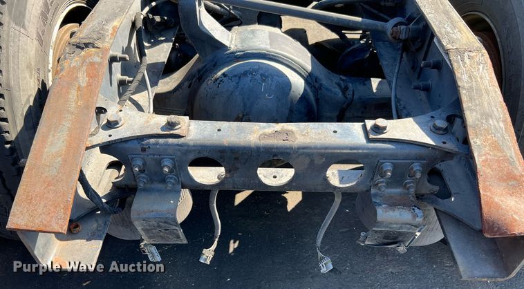 image for item MF9976 2003 International 8600  semi truck