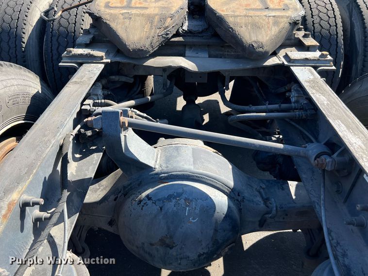 image for item MF9976 2003 International 8600  semi truck